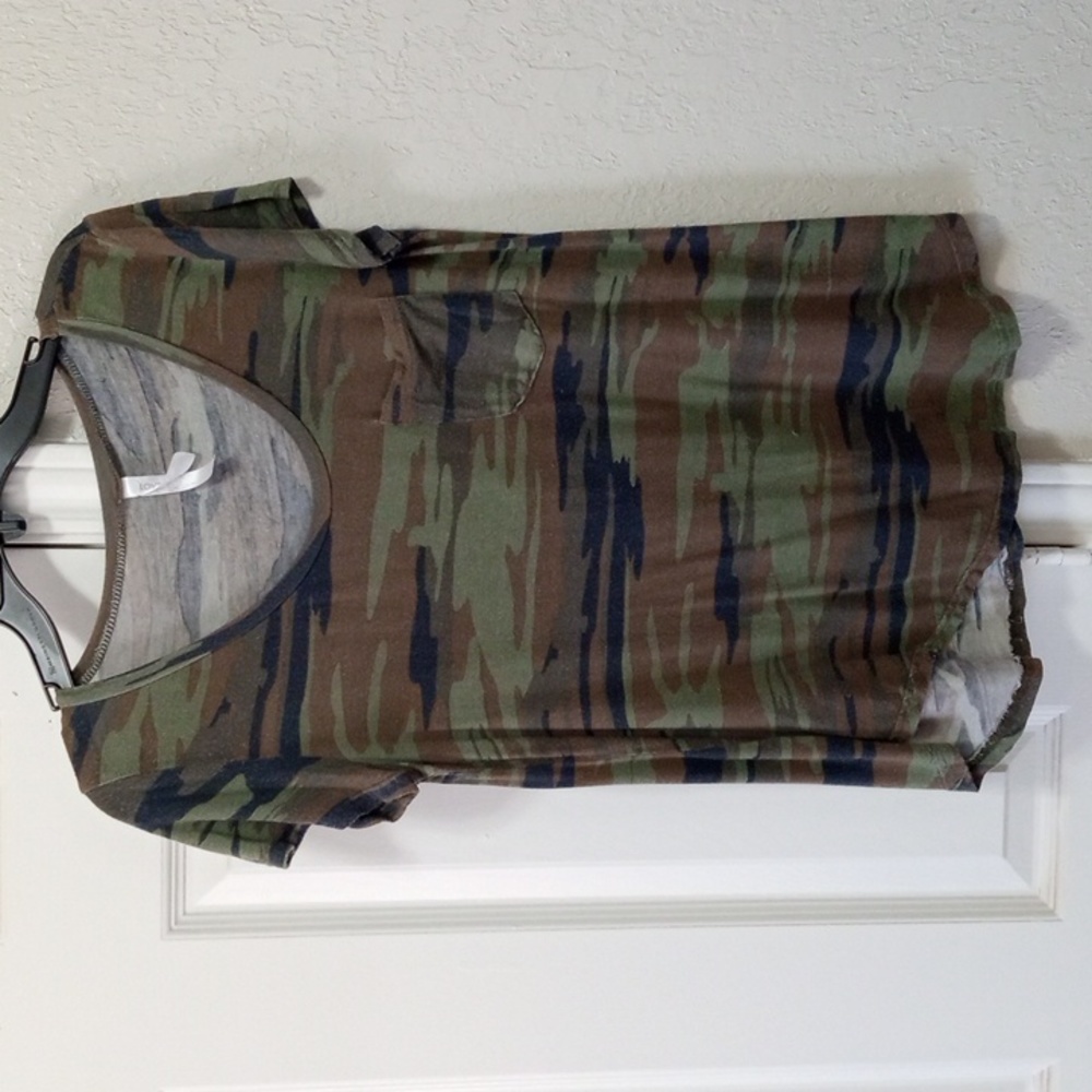 🍀Love Charm Camo Tee